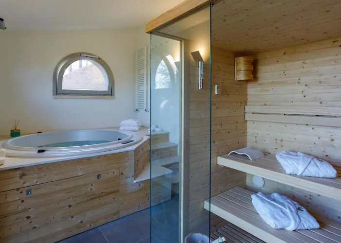 La Fonte Di Santa Regina 16, Emma *