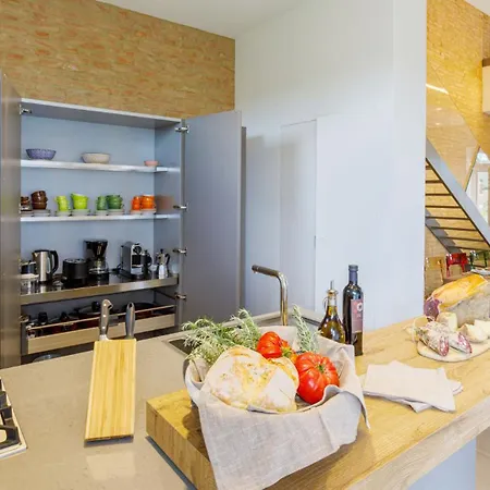 La Fonte Di Santa Regina 16, Emma