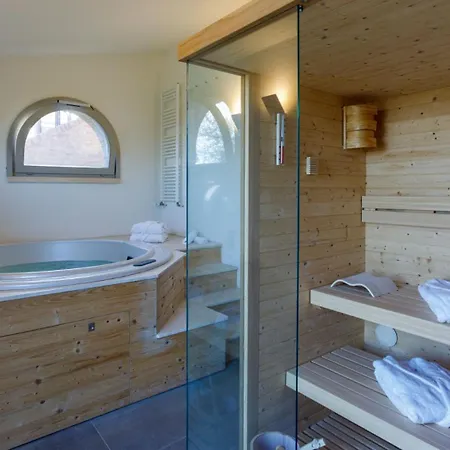 La Fonte Di Santa Regina 16, Emma *