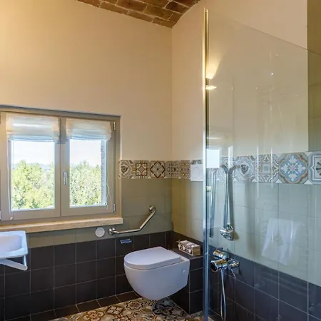 La Fonte Di Santa Regina 16, Emma