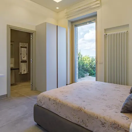 La Fonte Di Santa Regina 16, Emma Siena