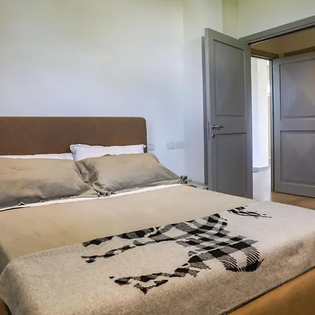 La Fonte Di Santa Regina 16, Emma Siena