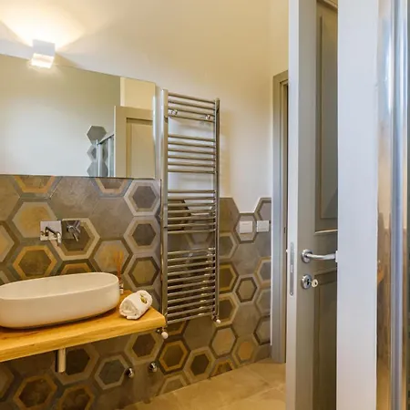 La Fonte Di Santa Regina 16, Emma Villa