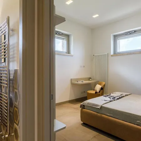 La Fonte Di Santa Regina 16, Emma