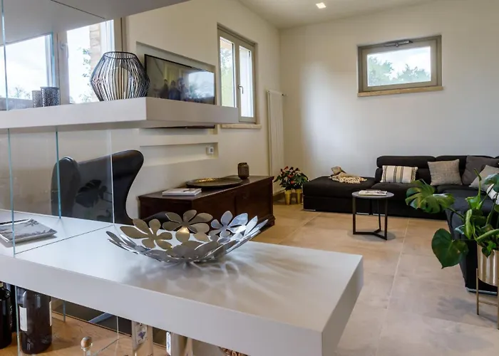 La Fonte Di Santa Regina 16, Emma *